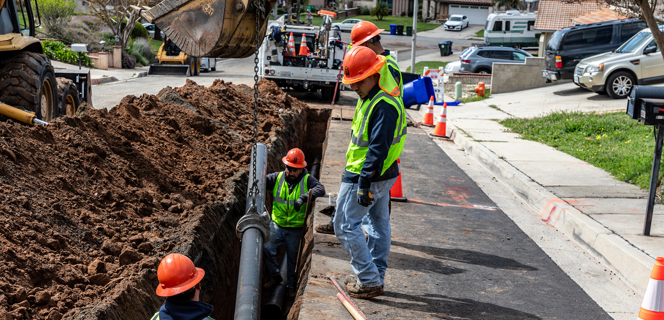 EVWD Crews replacing a mainline in the street 